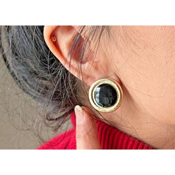 vtg 80s black button pierced statement earrings gold‎ tone roped circle studs - Picture 2 of 4